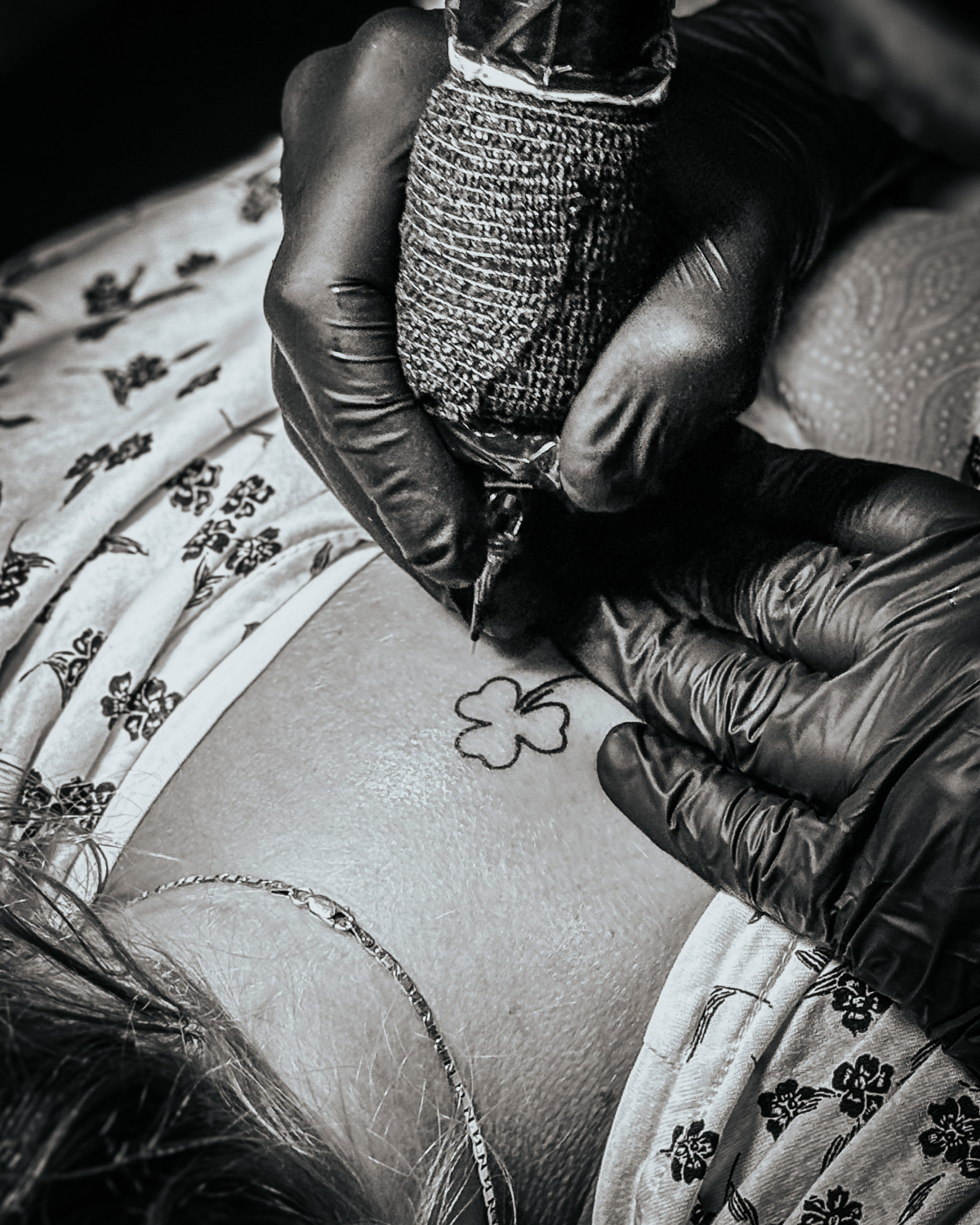 Tatouage entre cousine au Touquet