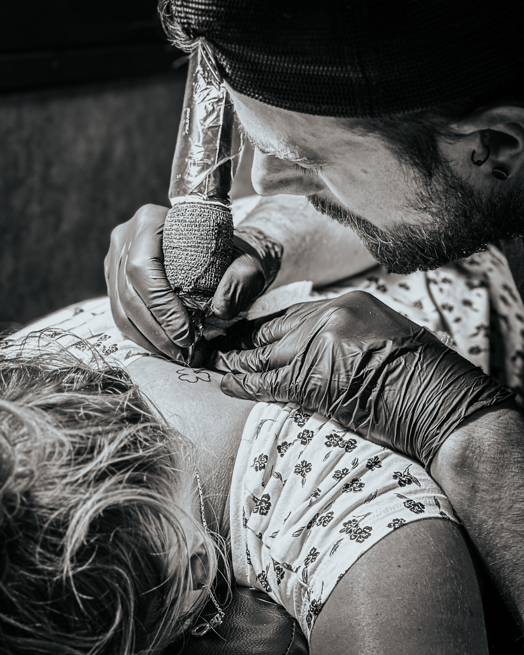 Tatouage entre cousine au Touquet