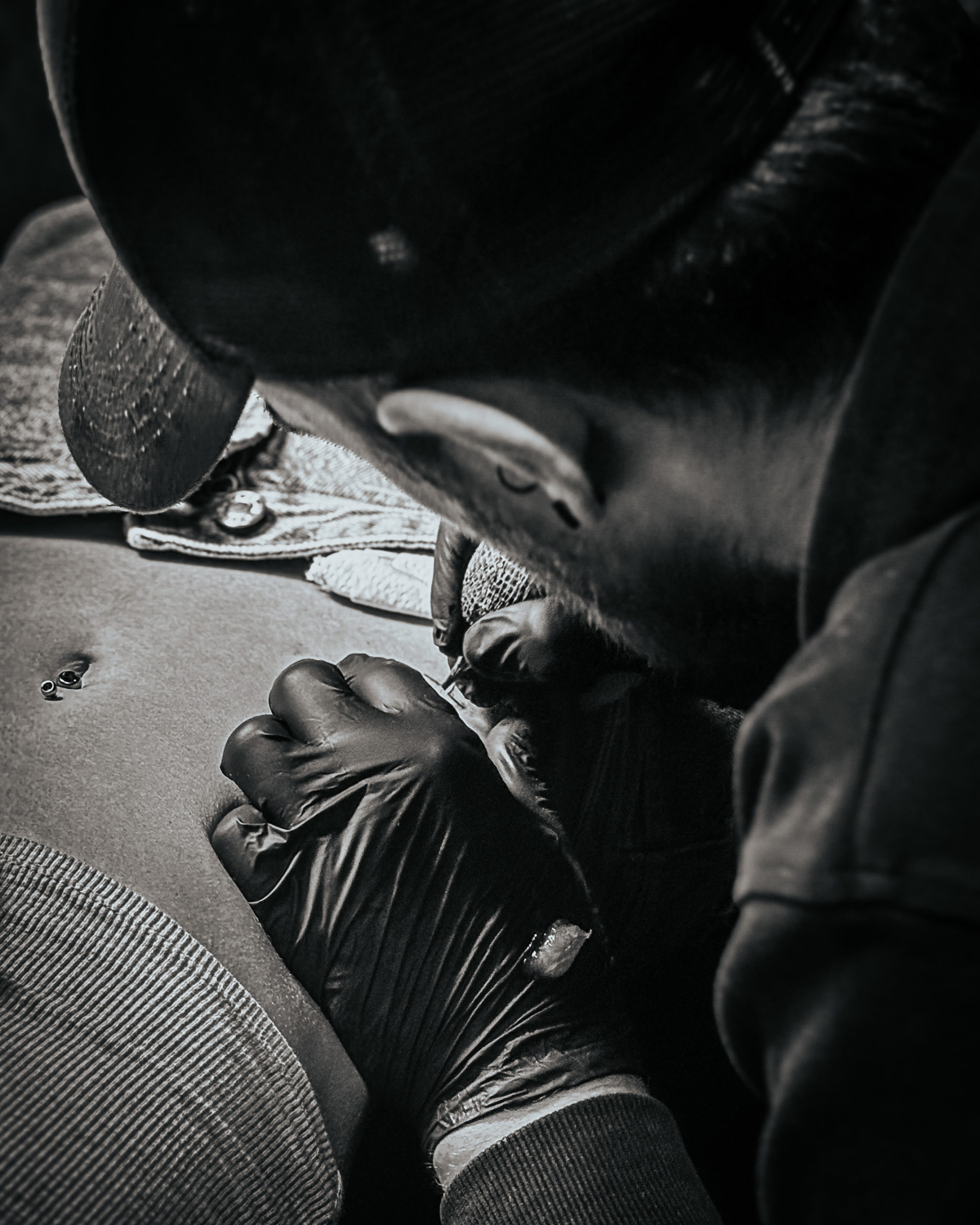 Tatoueur au Touquet pour un duo de copines qui souhaitaient une étoile chacune, symbole de leur amitié et de leur vacances ensemble