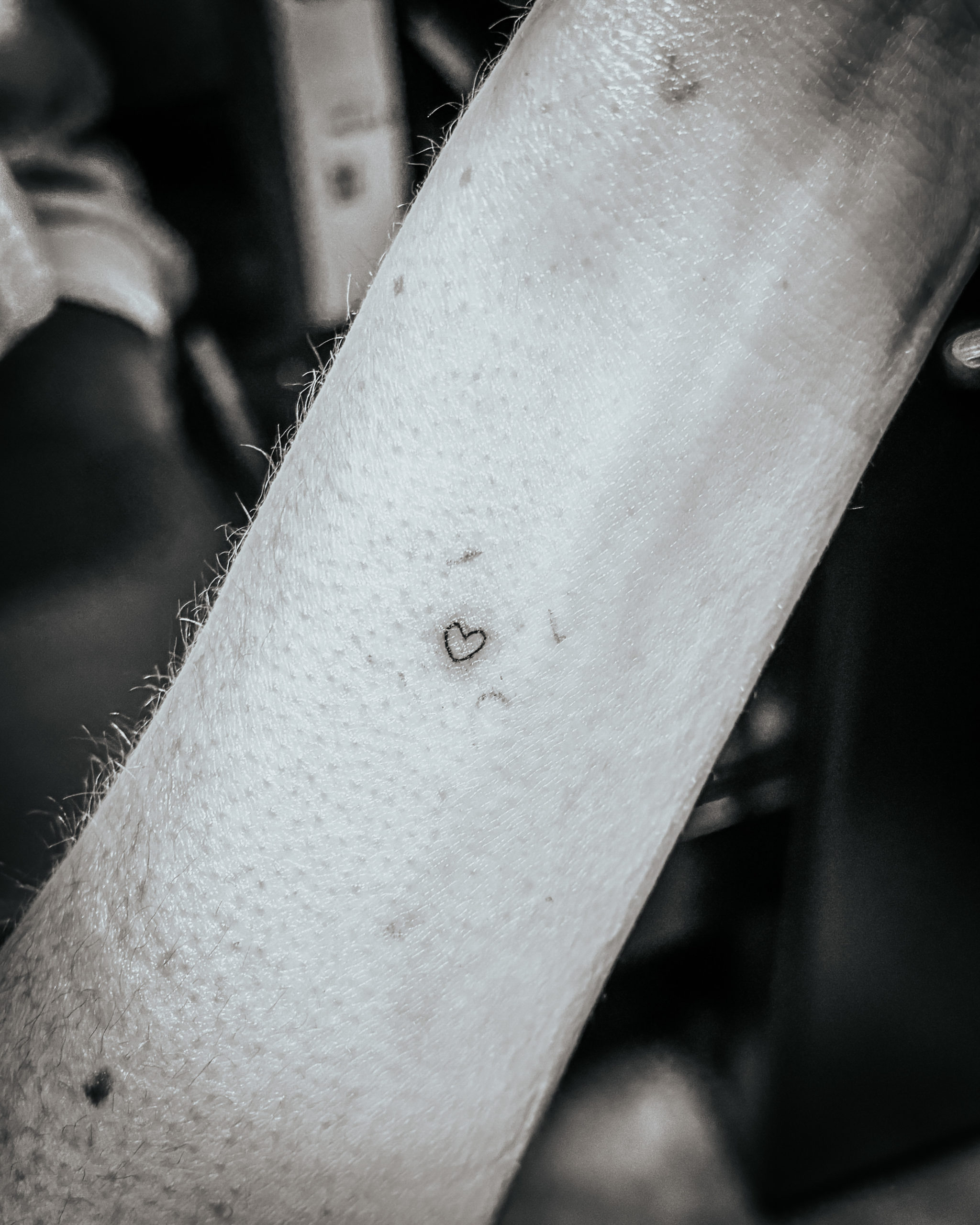 Tatouage symbolique avec 2 colombes au Touquet