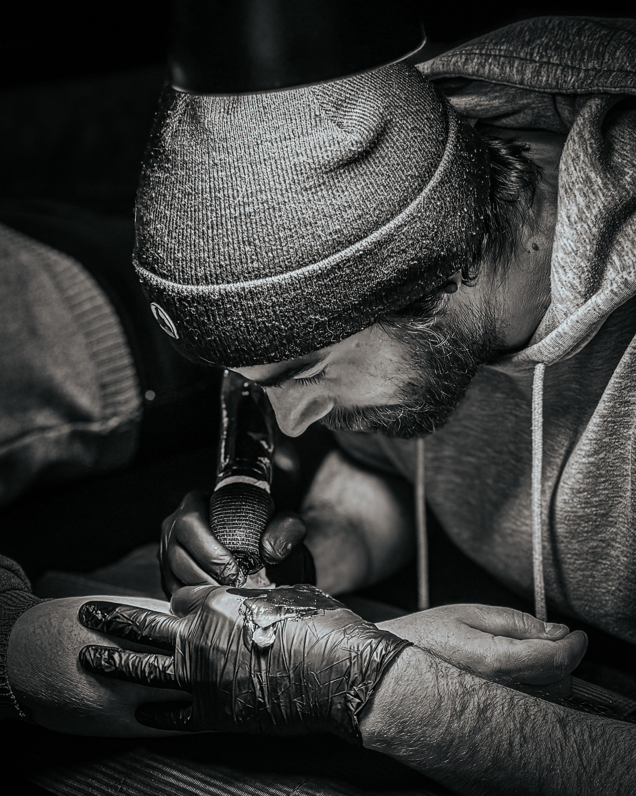 Tatouage symbolique avec 2 colombes au Touquet