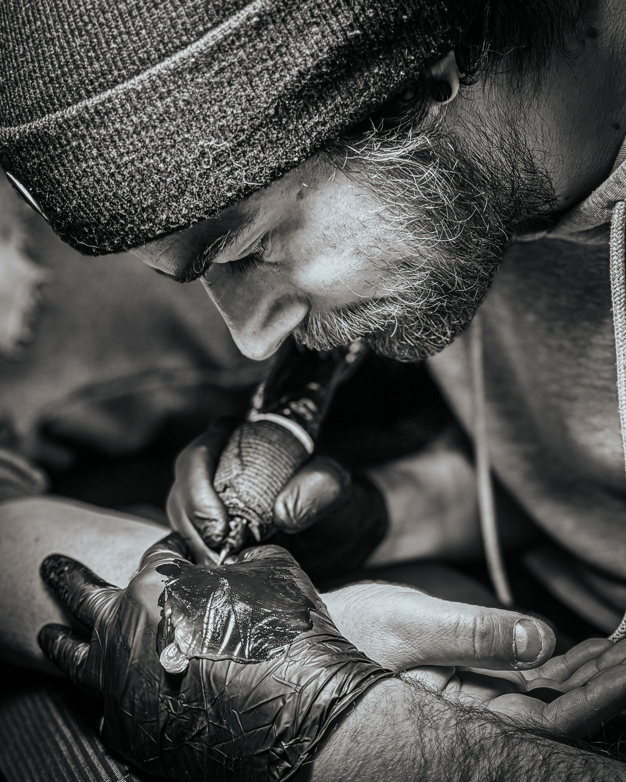 Tatouage symbolique avec 2 colombes au Touquet