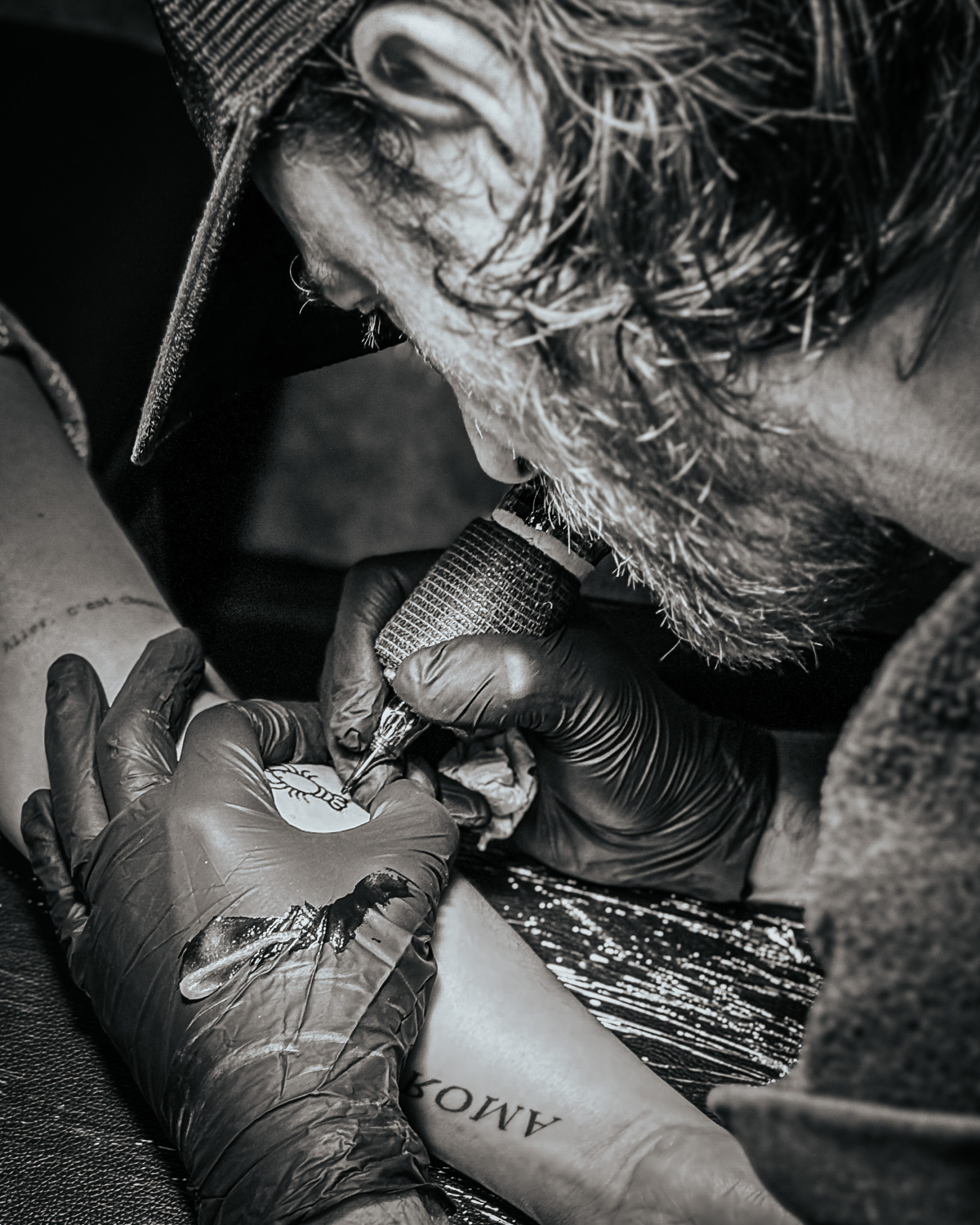 Tatouage en duo entre copines au Touquet