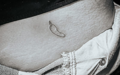 Tatouage encre rouge au Touquet