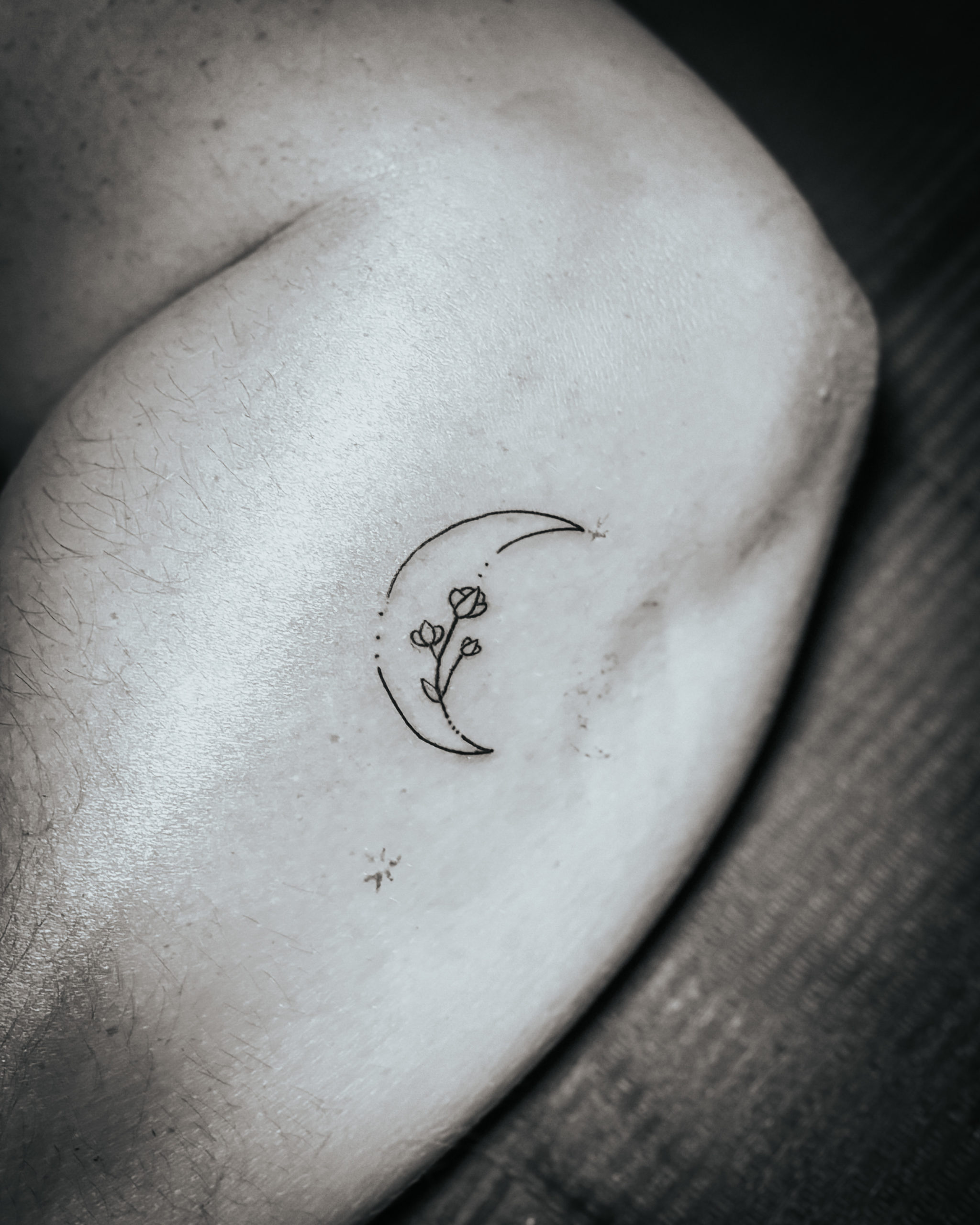 Tatouage feminin au Touquet