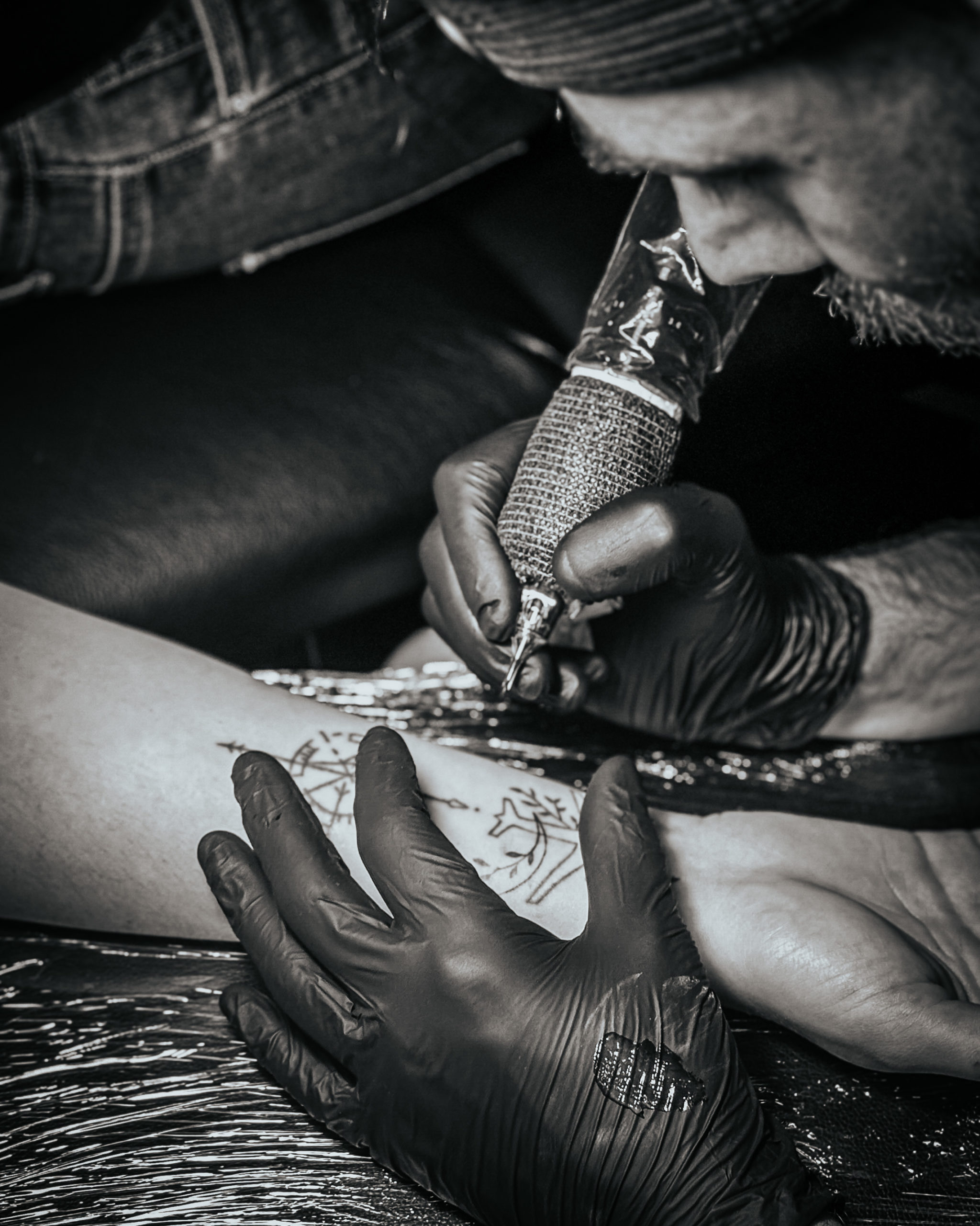 Tatouage complémentaire entre copines au Touquet