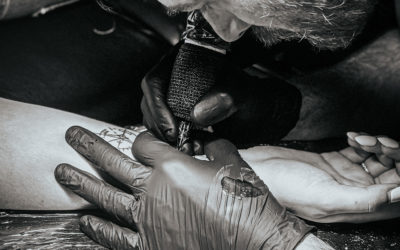 Tatouage complémentaire entre copines au Touquet