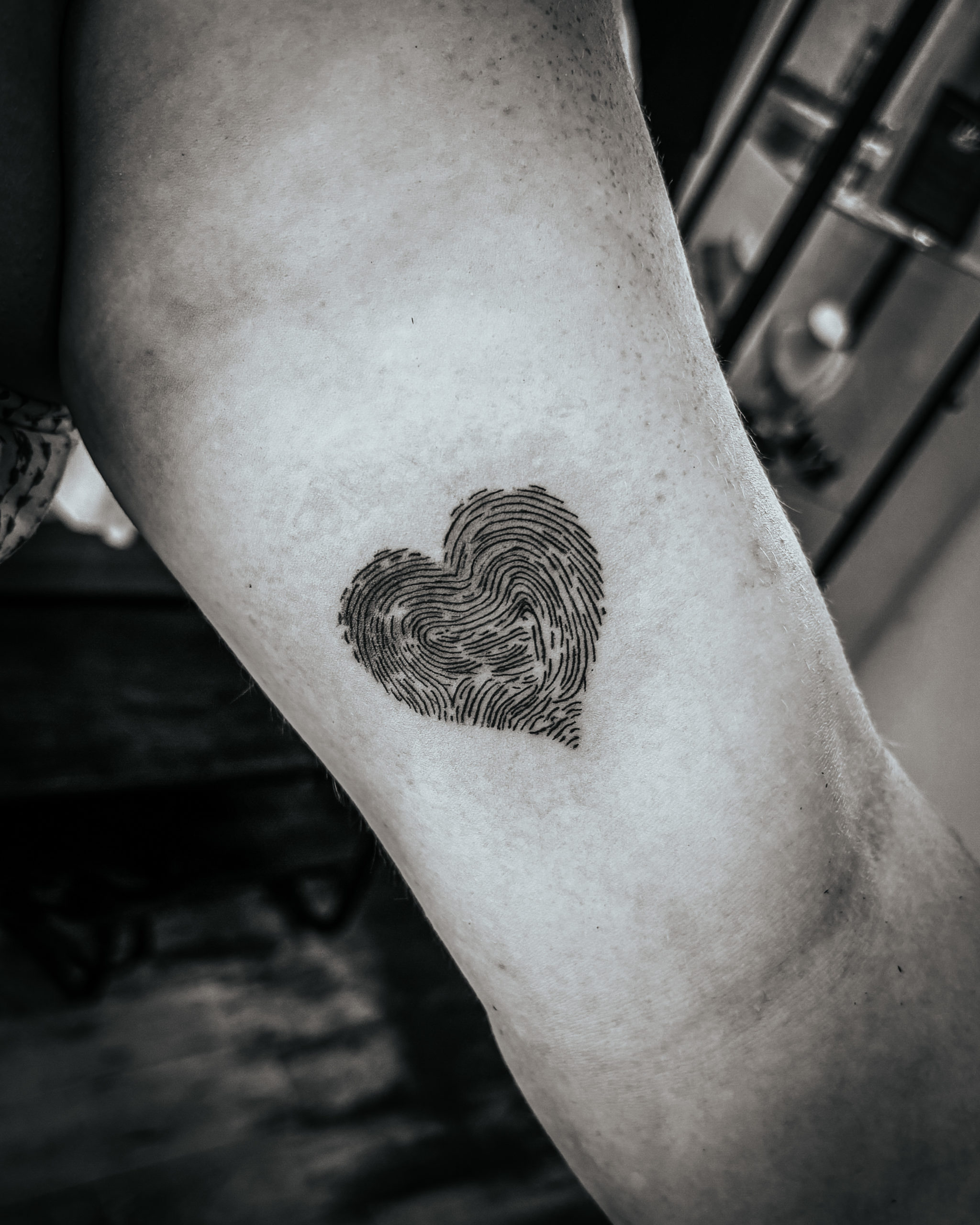 Tatouage empreintes en cœur au Touquet