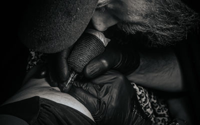 Tatouage en duo entre copines au Touquet