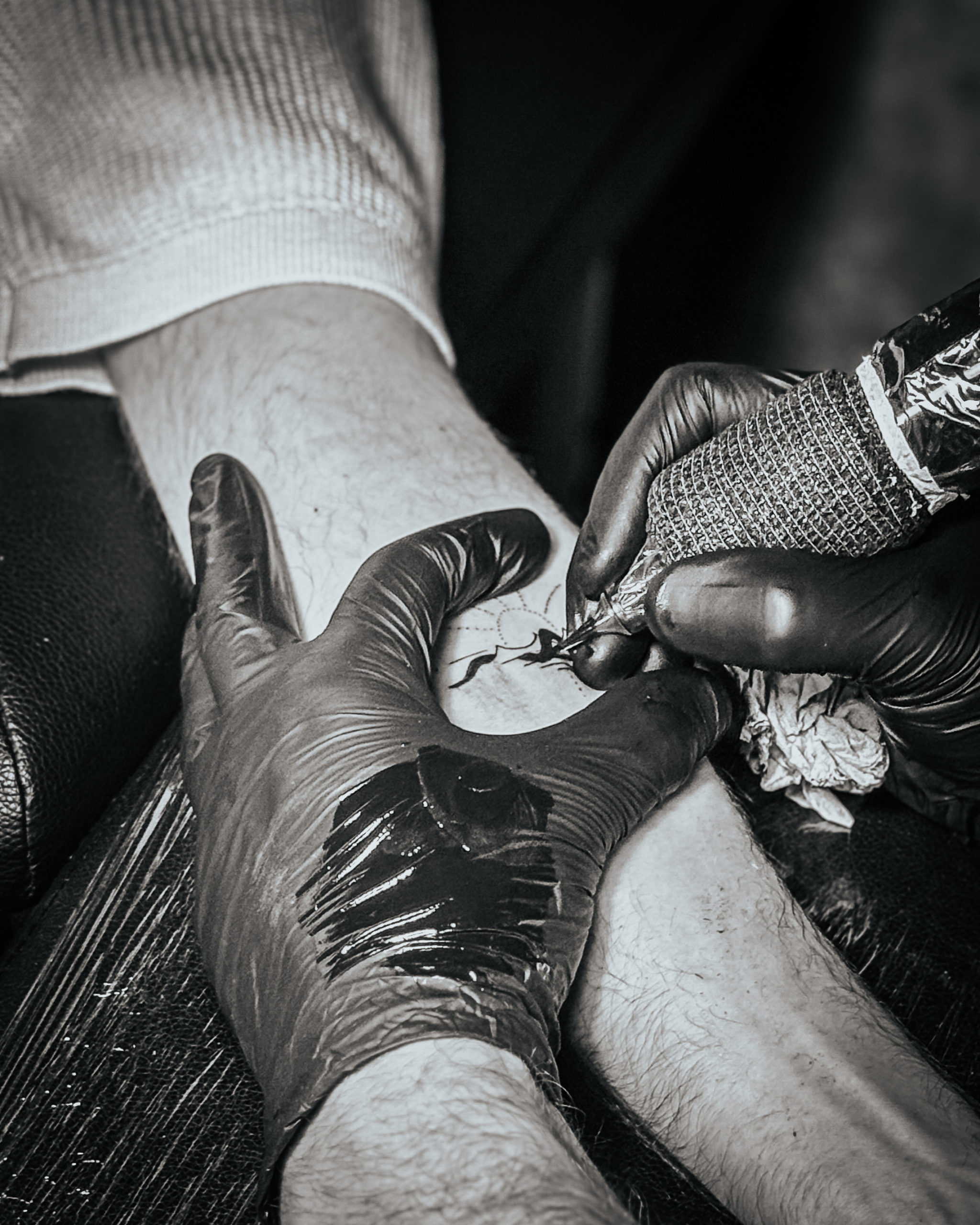 Tatouage personnalisé entre amis au Touquet