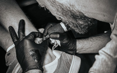 Tatouage pour un fan des Foo Fighters au Touquet