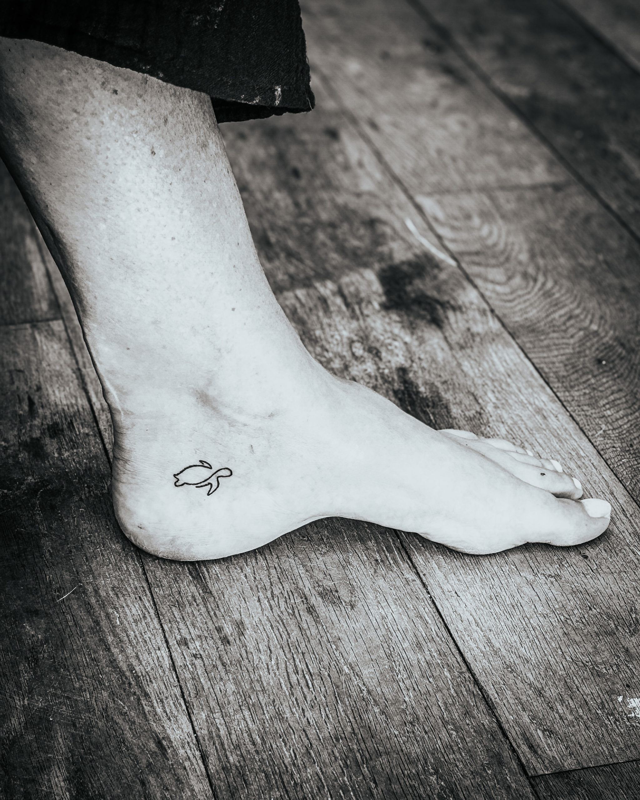 Tatouage tortue minimaliste au Touquet
